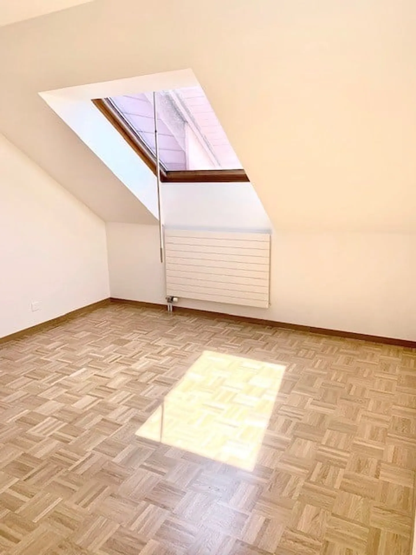 Two-Room Penthouse - Up to 3 Months Rent Free! - Photo 5 of 6