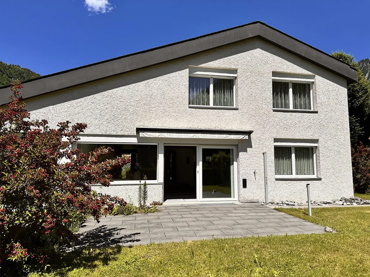 Casa unifamiliare indipendente con 6 stanze, sala hobby e 2 garage - Foto 1 di 28