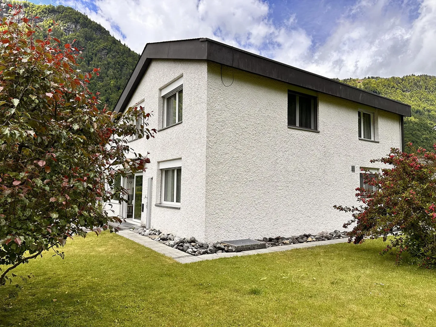 Casa unifamiliare indipendente con 6 stanze, sala hobby e 2 garage - Foto 5 di 28