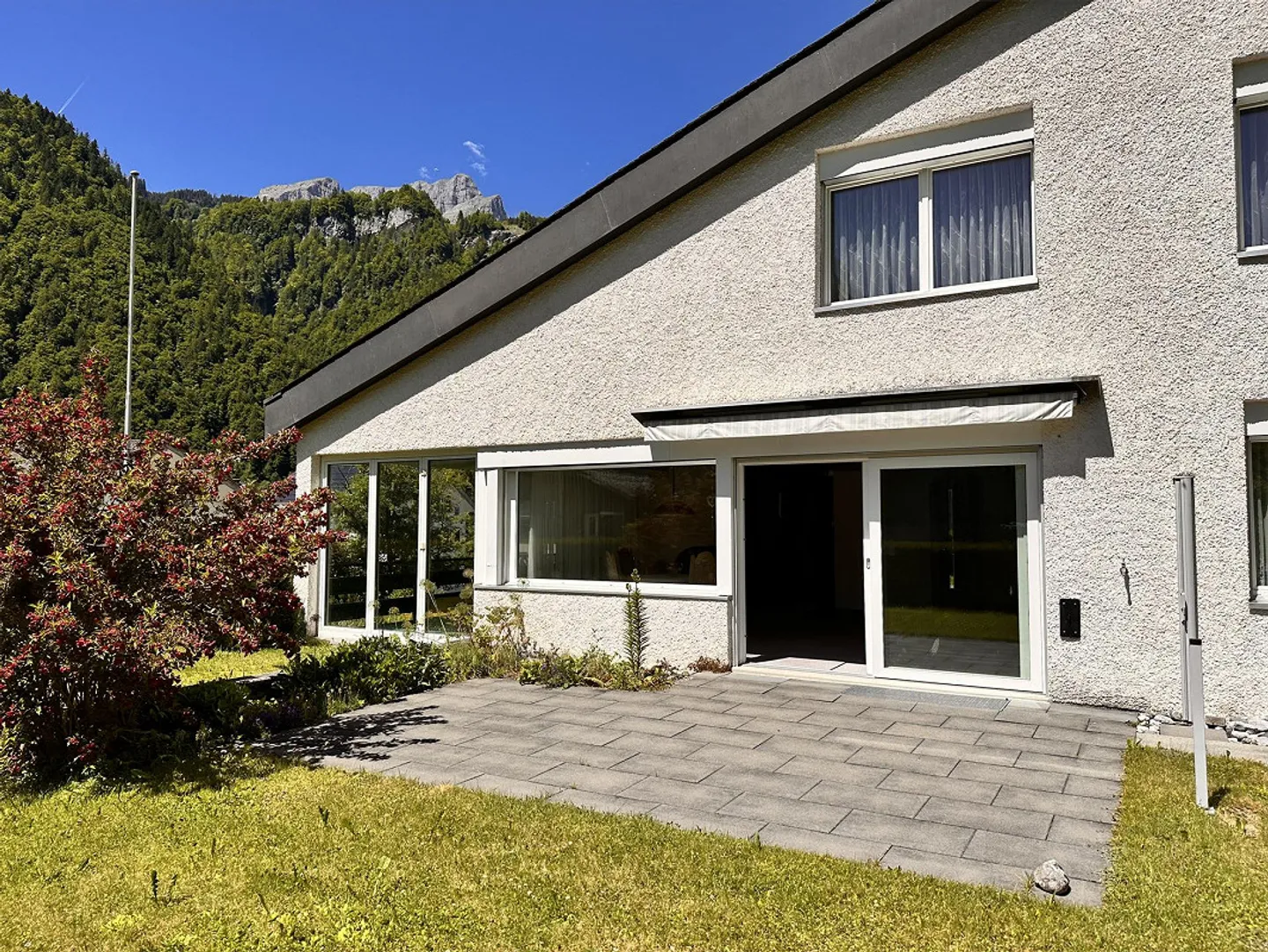 Casa unifamiliare indipendente con 6 stanze, sala hobby e 2 garage - Foto 6 di 28