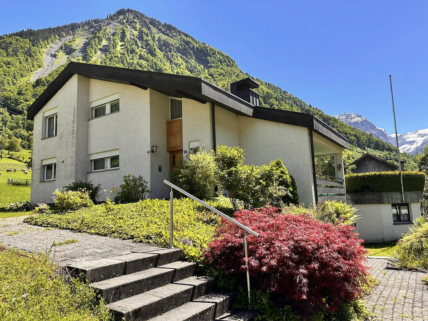 Casa unifamiliare indipendente con 6 stanze, sala hobby e 2 garage - Foto 2 di 28