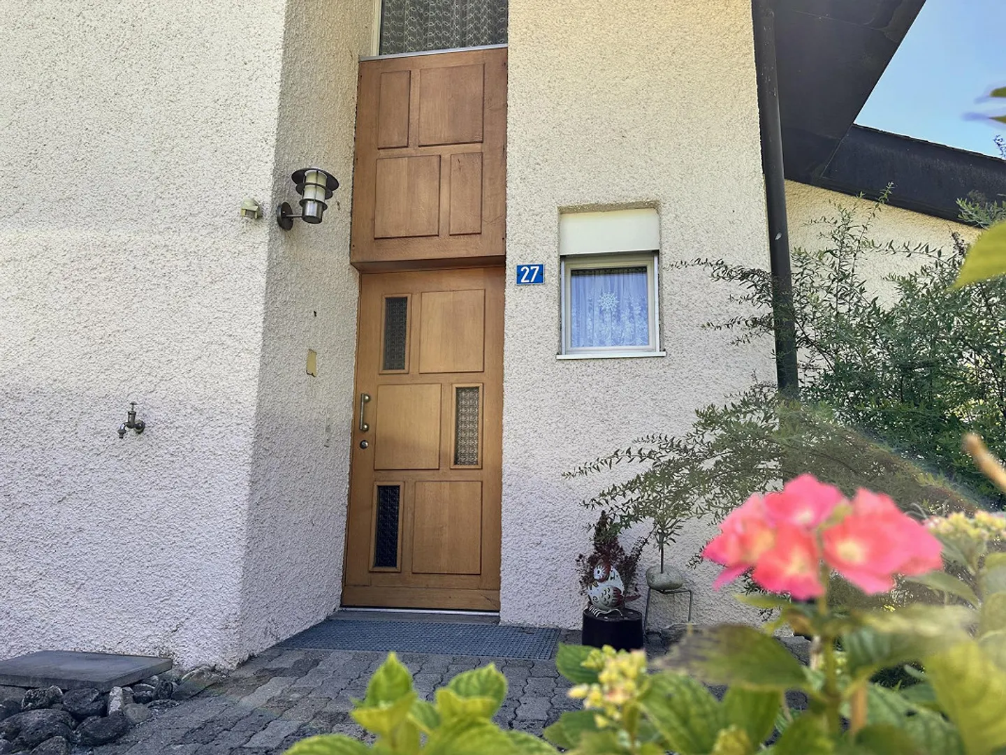 Casa unifamiliare indipendente con 6 stanze, sala hobby e 2 garage - Foto 3 di 28