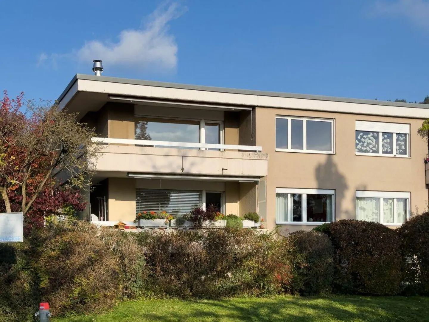 Appartement en copropriété de 4,5 pièces dans un emplacement ensoleillé et adapté aux enfants avec vue dégagée - Photo 1 sur 29
