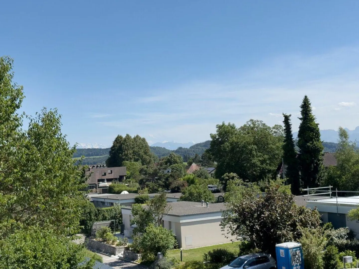 Appartement en copropriété de 4,5 pièces dans un emplacement ensoleillé et adapté aux enfants avec vue dégagée - Photo 3 sur 29