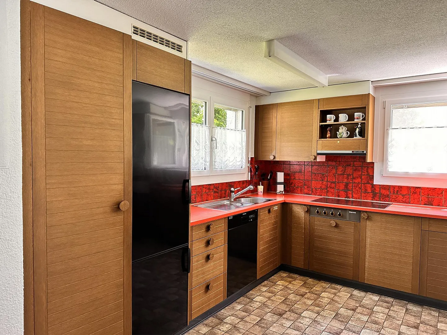 Casa unifamiliare indipendente con 6 stanze, sala hobby e 2 garage - Foto 13 di 28