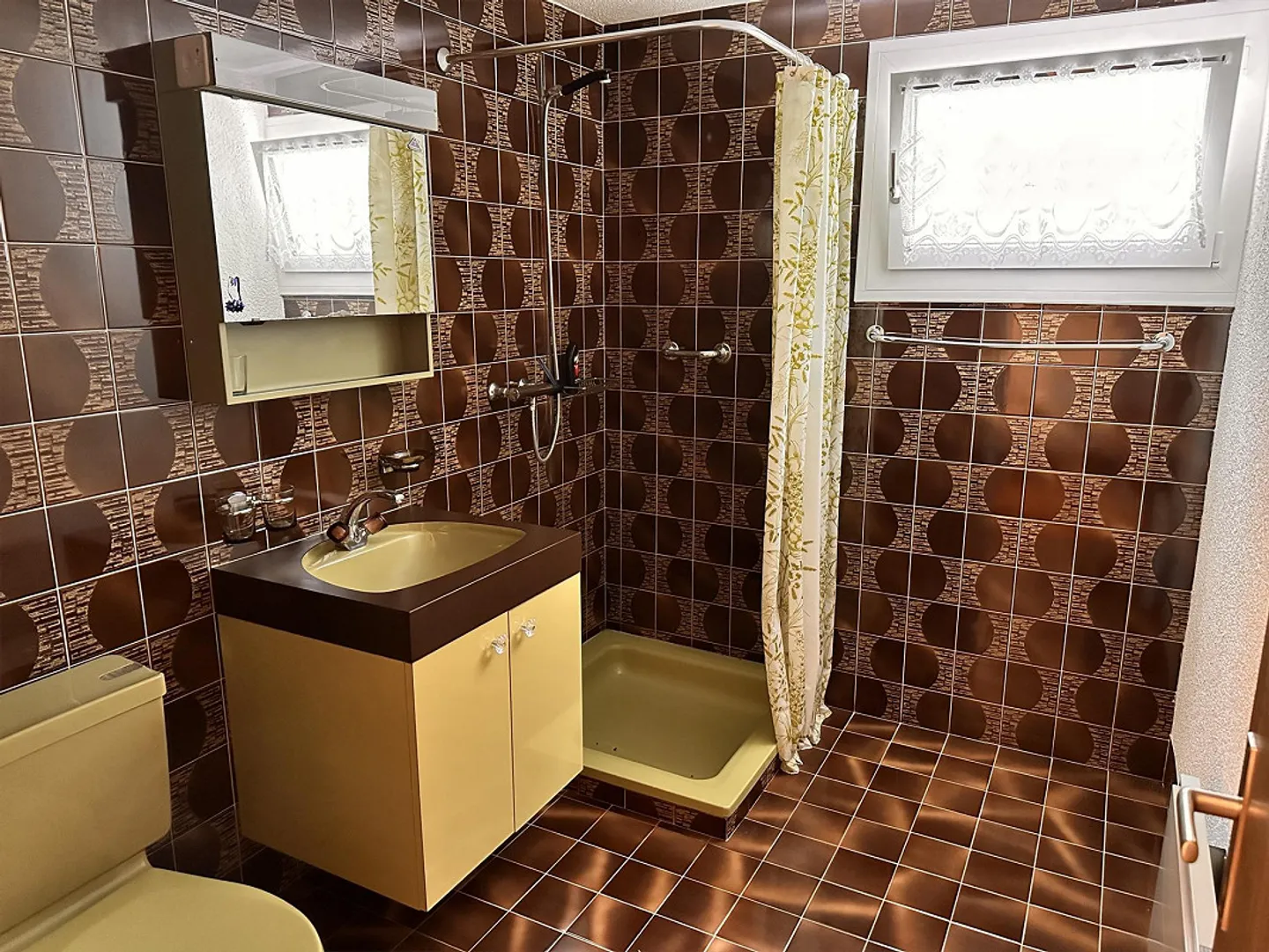 Casa unifamiliare indipendente con 6 stanze, sala hobby e 2 garage - Foto 23 di 28