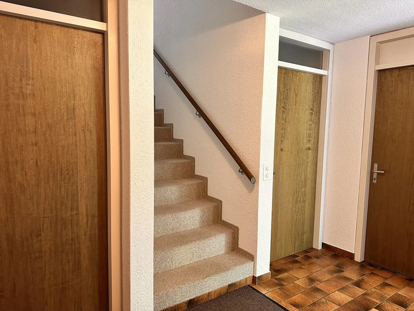 Casa unifamiliare indipendente con 6 stanze, sala hobby e 2 garage - Foto 26 di 28