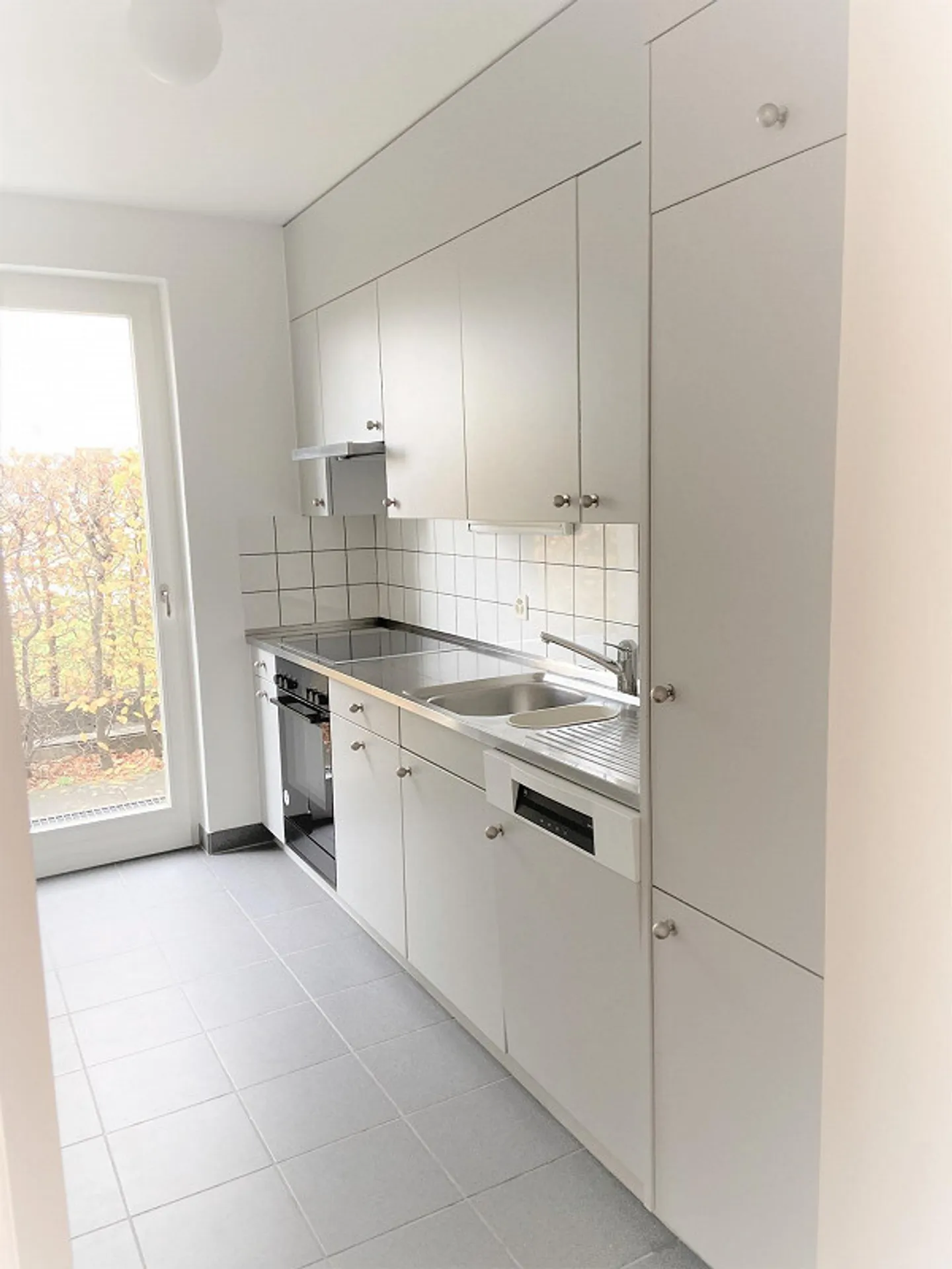 Belle appartement de 2,5 pièces au rez-de-chaussée - Photo 2 sur 12