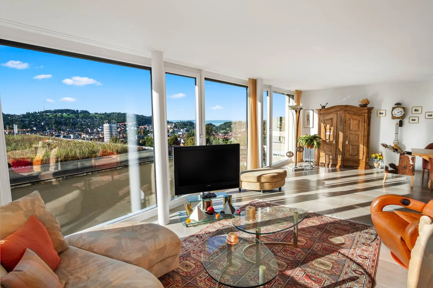 Geräumige Familienwohnung mit Aussicht - Foto 1 von 21