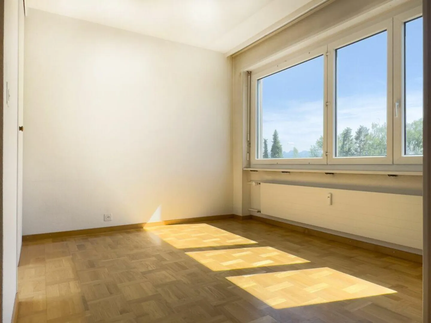 Appartement en copropriété de 4,5 pièces dans un emplacement ensoleillé et adapté aux enfants avec vue dégagée - Photo 6 sur 29