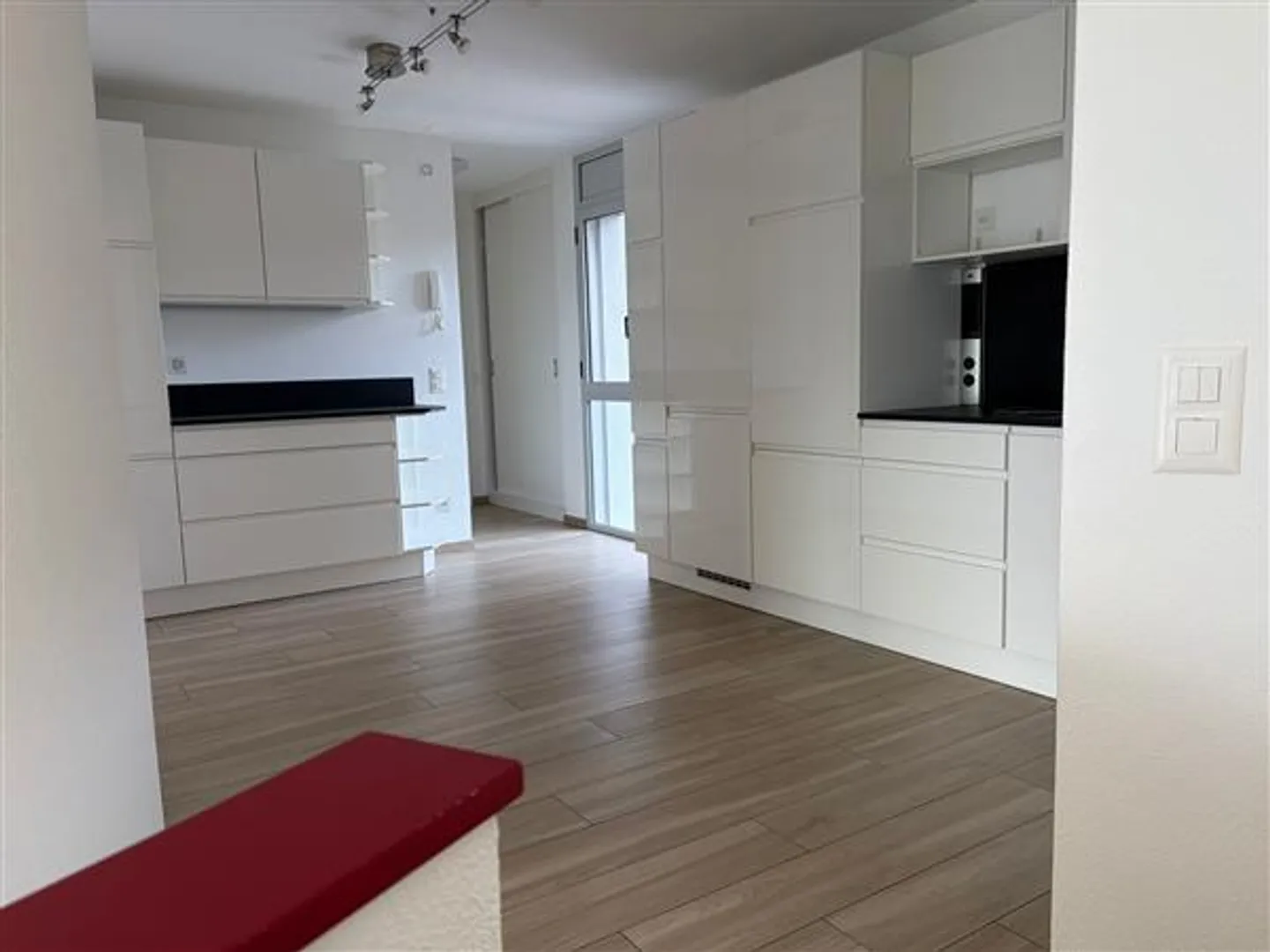 Appartamento moderno con vista lago - Foto 1 di 10