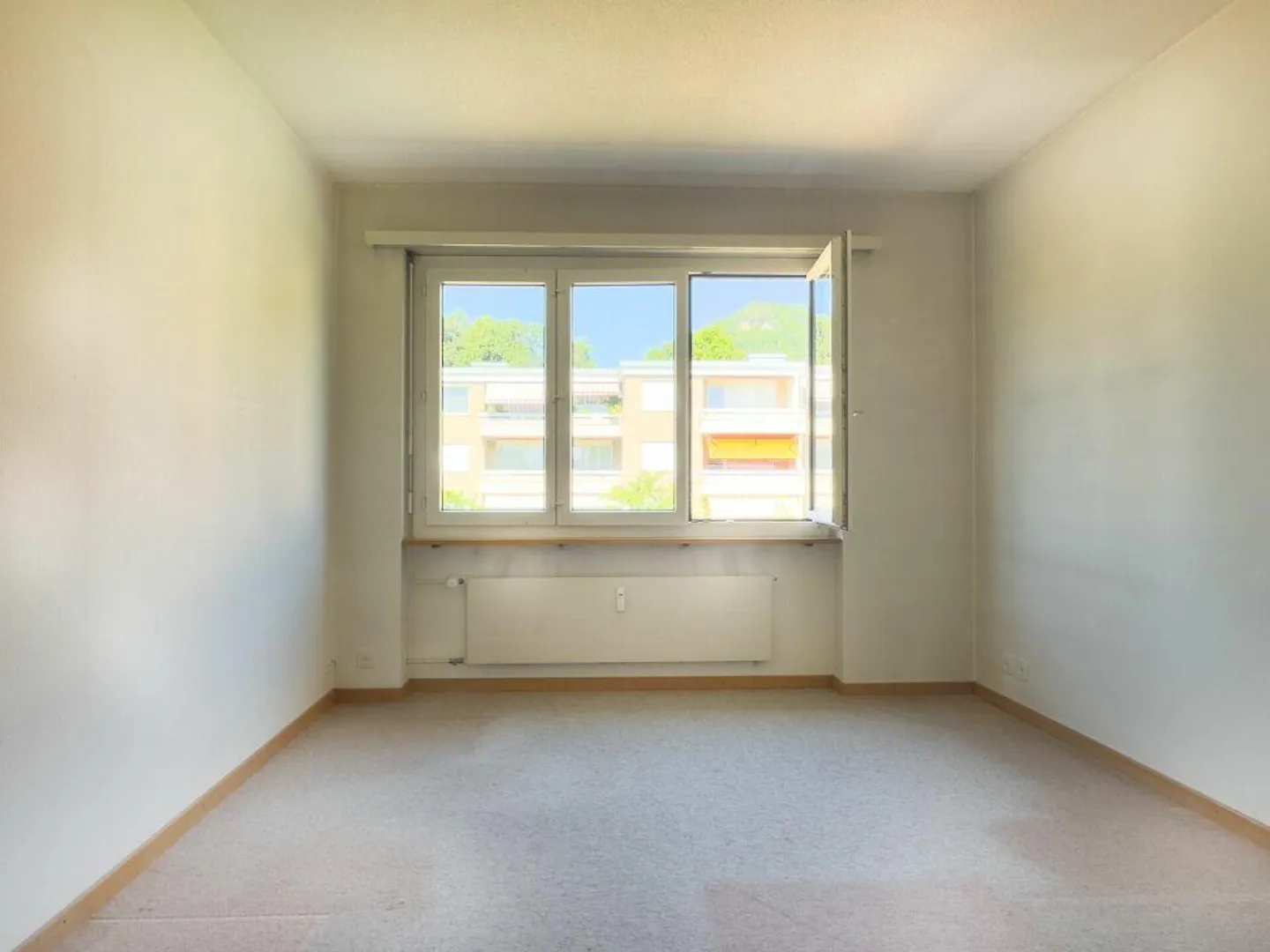 Appartement en copropriété de 4,5 pièces dans un emplacement ensoleillé et adapté aux enfants avec vue dégagée - Photo 10 sur 29