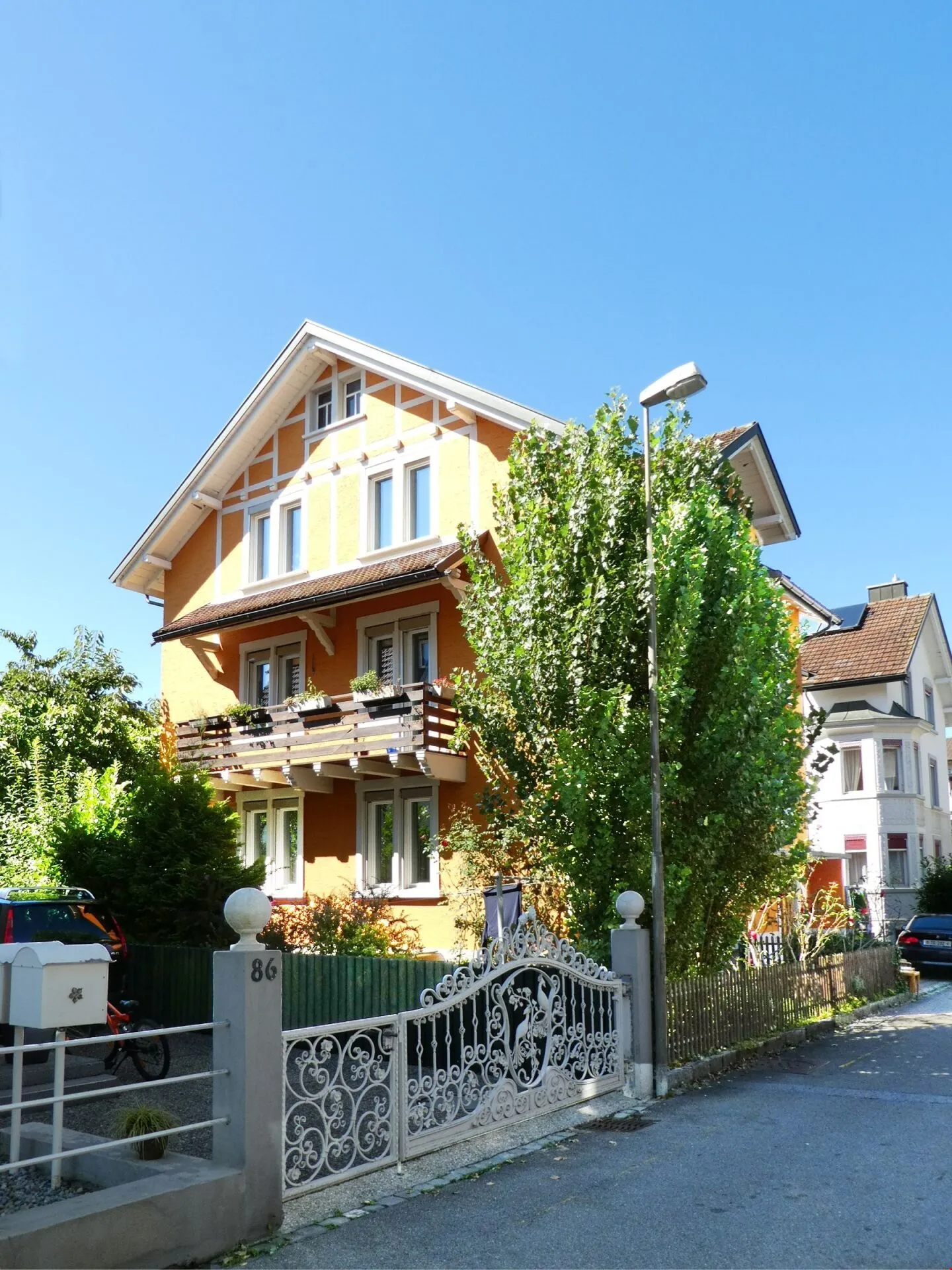 Bellissimo e accogliente con più giardino di una casa unifamiliare ... - Foto 1 di 13