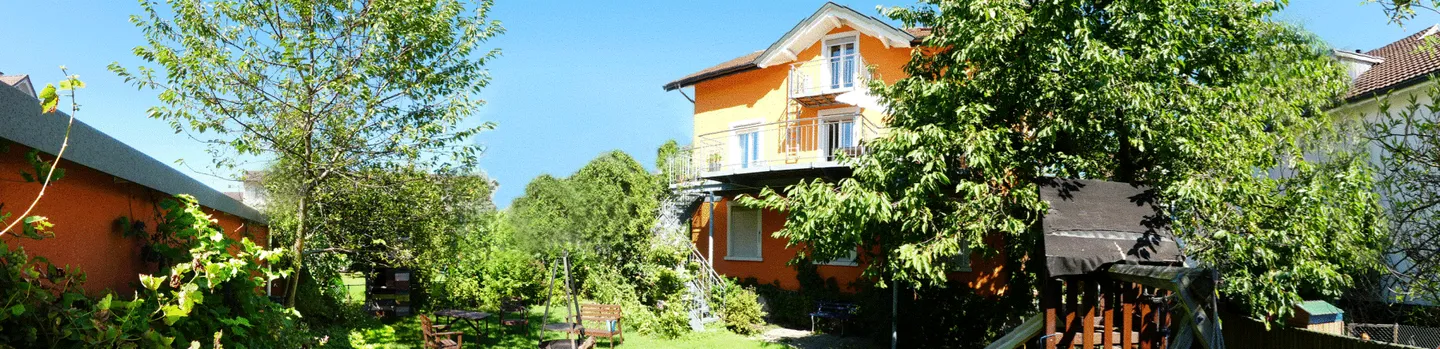 Bellissimo e accogliente con più giardino di una casa unifamiliare ... - Foto 2 di 13