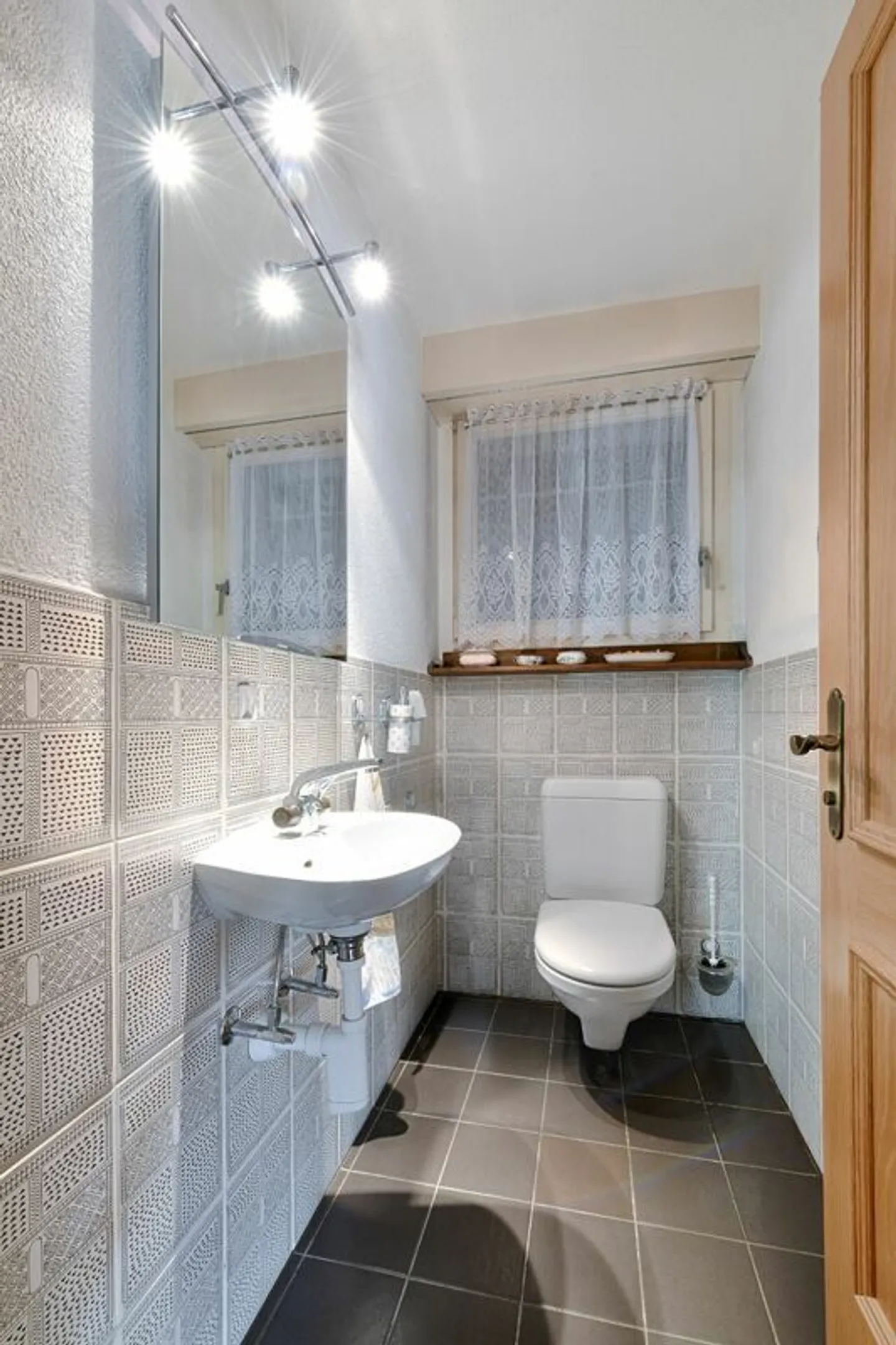 Casa unifamiliare di 5,5 stanze in una posizione tranquilla a Mönchaltorf - Foto 5 di 15