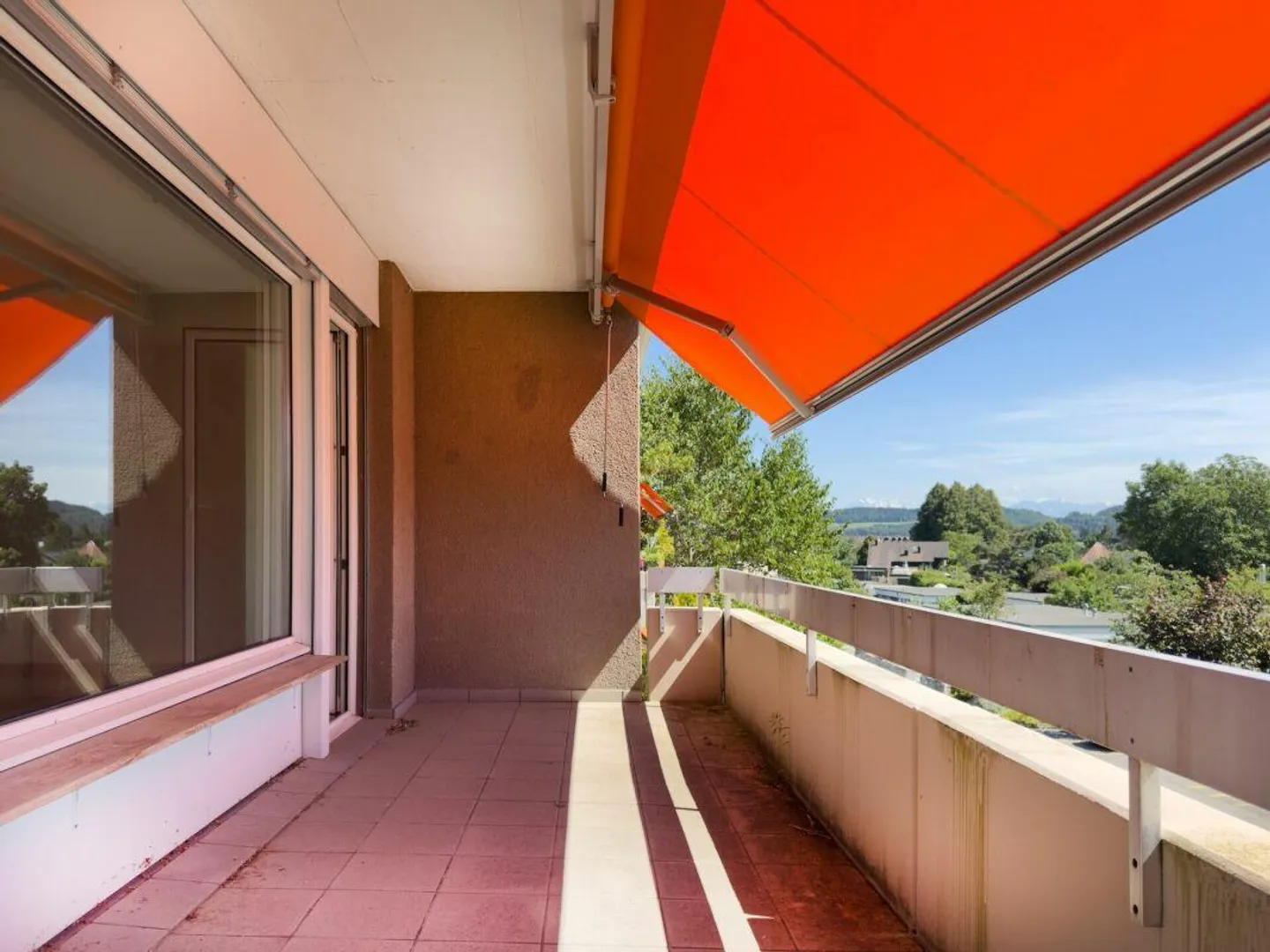 Appartement en copropriété de 4,5 pièces dans un emplacement ensoleillé et adapté aux enfants avec vue dégagée - Photo 17 sur 29