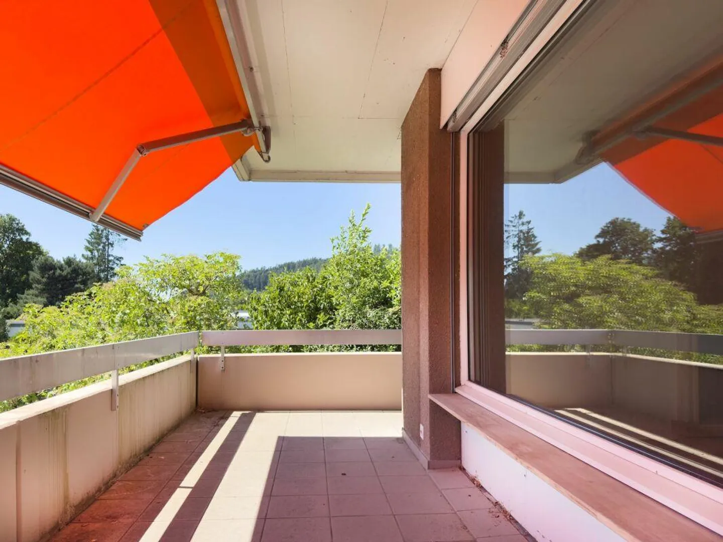 Appartement en copropriété de 4,5 pièces dans un emplacement ensoleillé et adapté aux enfants avec vue dégagée - Photo 18 sur 29