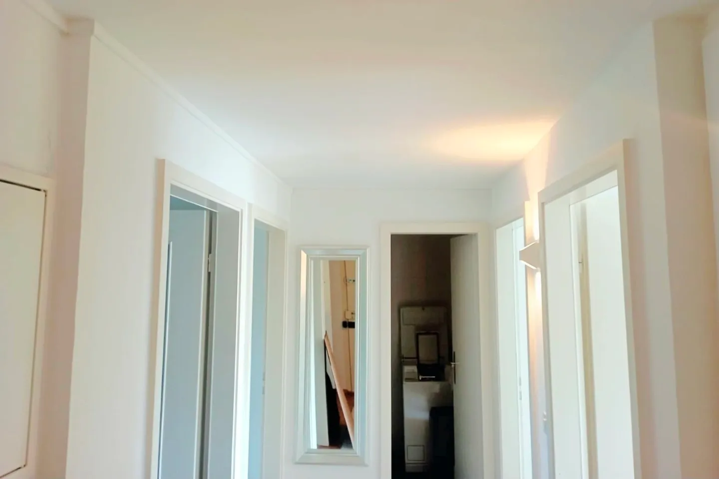 Charming 4-Room Apartment - Photo 2 of 8