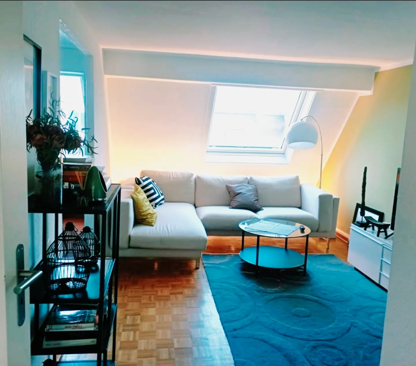 Charming 4-Room Apartment - Photo 3 of 8
