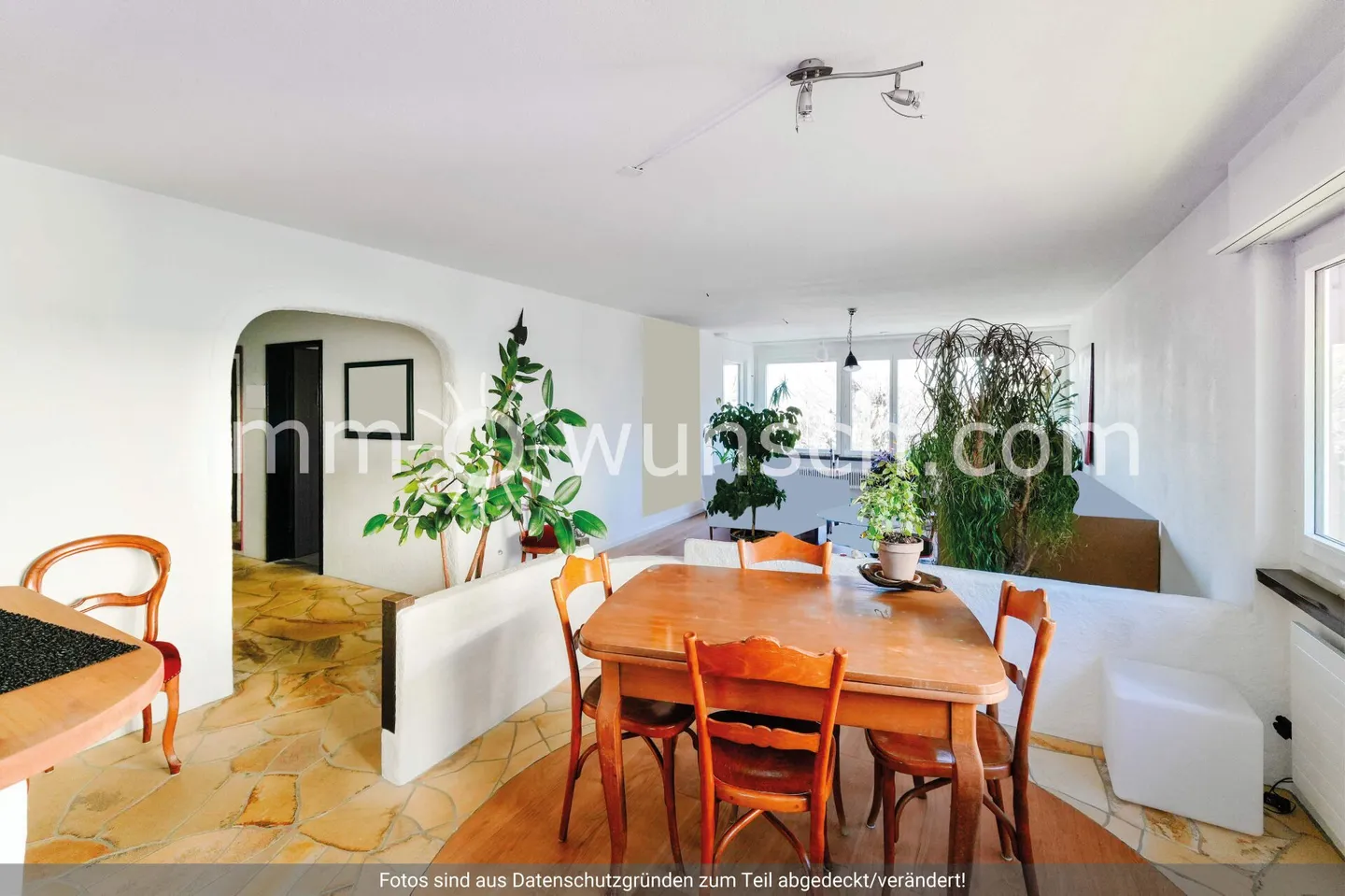 Incantevole appartamento di 4 ½ stanze con balcone e posto auto in garage sotterraneo - Foto 1 di 11