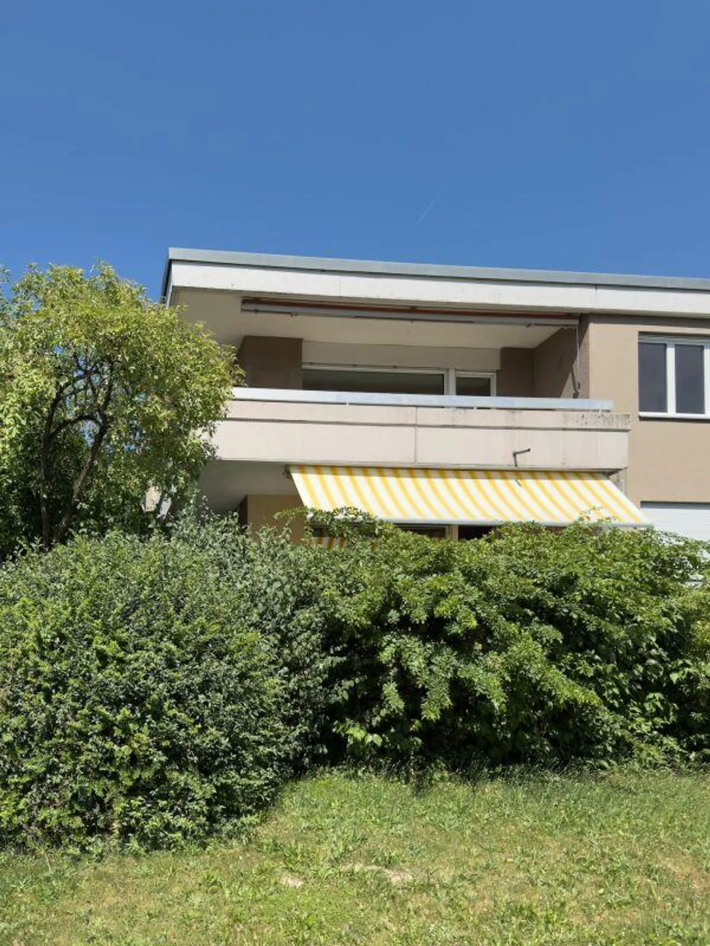 Appartement en copropriété de 4,5 pièces dans un emplacement ensoleillé et adapté aux enfants avec vue dégagée - Photo 28 sur 29
