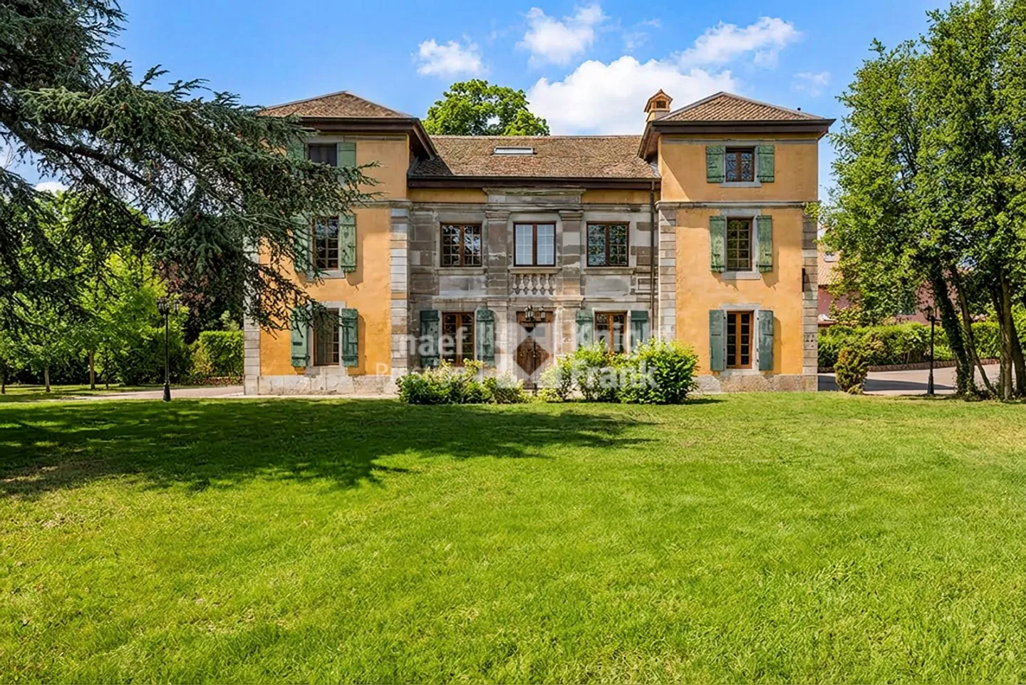 Villa historique avec potentiel unique - Photo 1 sur 11