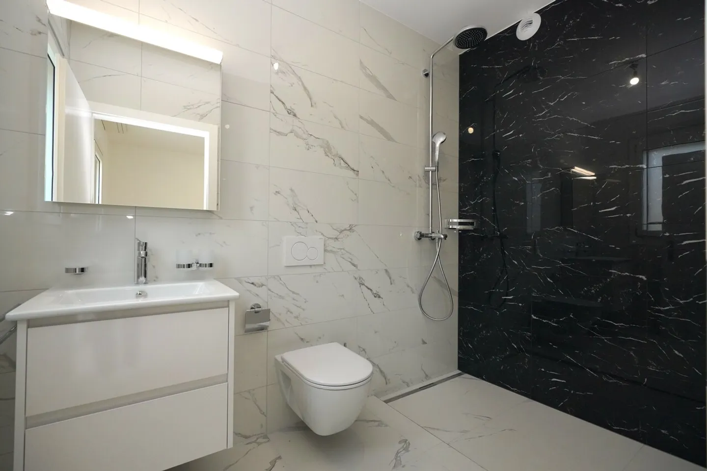 Exceptional Penthouse of 4.5 Rooms
City Center of Sierre - Photo 10 of 21
