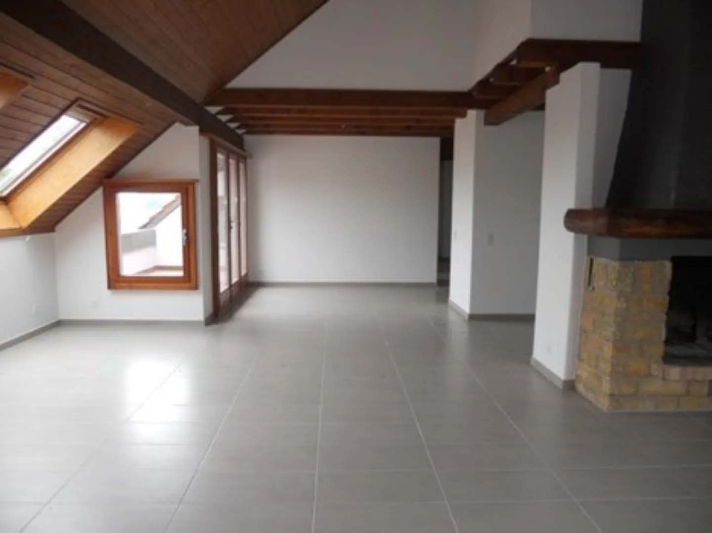 00486 - 4-Room Apartment - Rafour 4 - ST-AUBIN NE - Photo 5 of 8