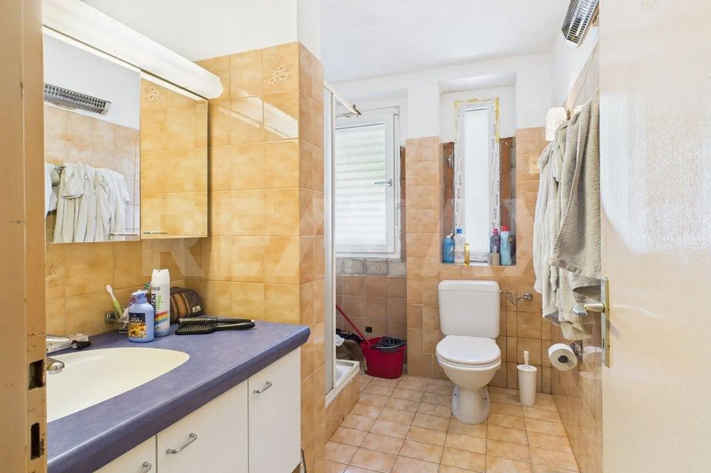 Maison individuelle rénovée avec deux appartements loués, également idéale comme investissement - Photo 12 sur 13