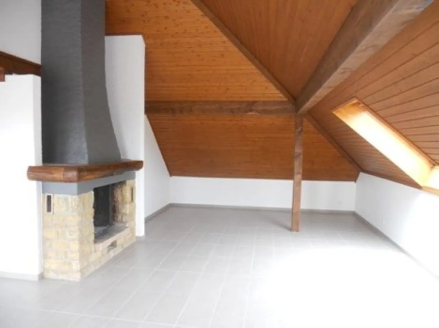 00486 - 4-Room Apartment - Rafour 4 - ST-AUBIN NE - Photo 2 of 8