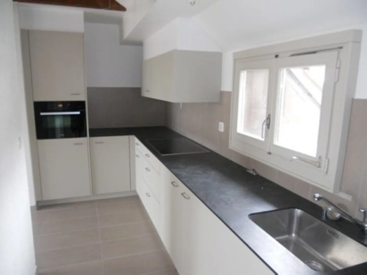 00486 - 4-Room Apartment - Rafour 4 - ST-AUBIN NE - Photo 3 of 8