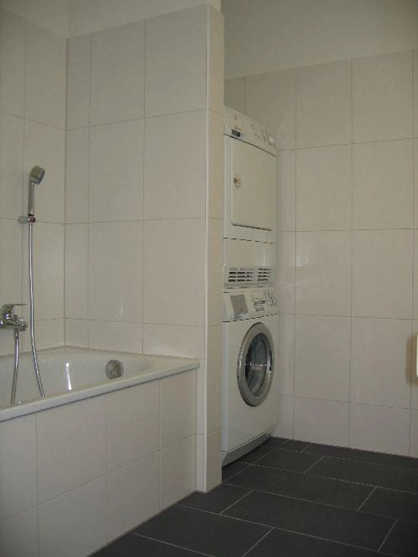 Modern apartment in the green! - Photo 6 of 7