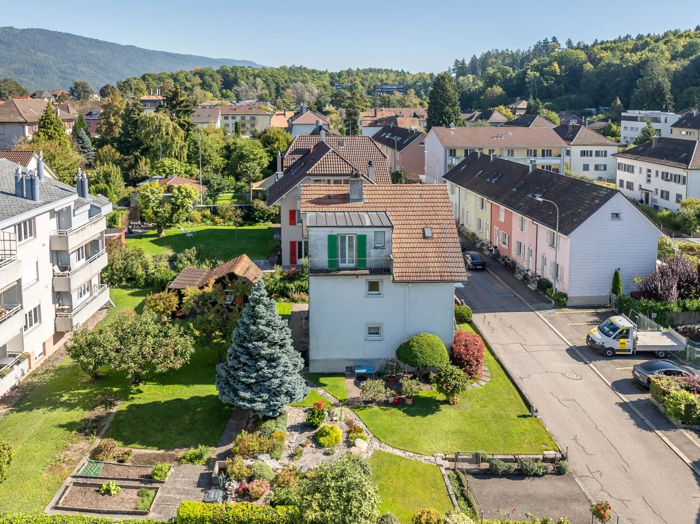 Maison multifamiliale dans le quartier prisé de Linden - Photo 3 sur 16