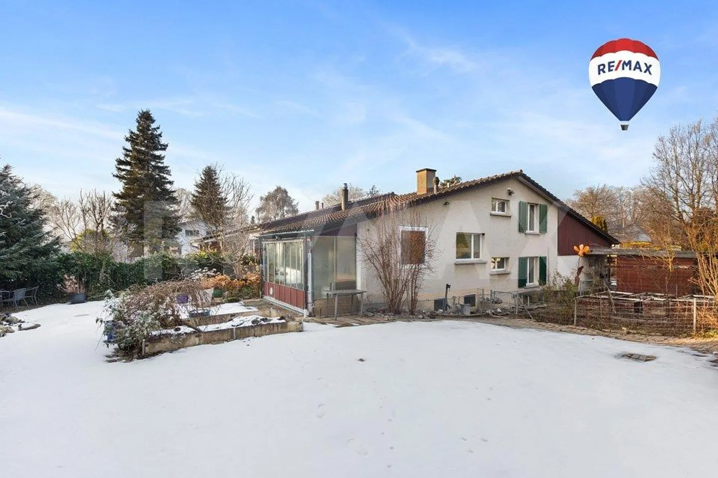 Casa bifamiliare di 5 stanze con potenziale di sviluppo in una zona residenziale tranquilla e ambita - Foto 1 di 13