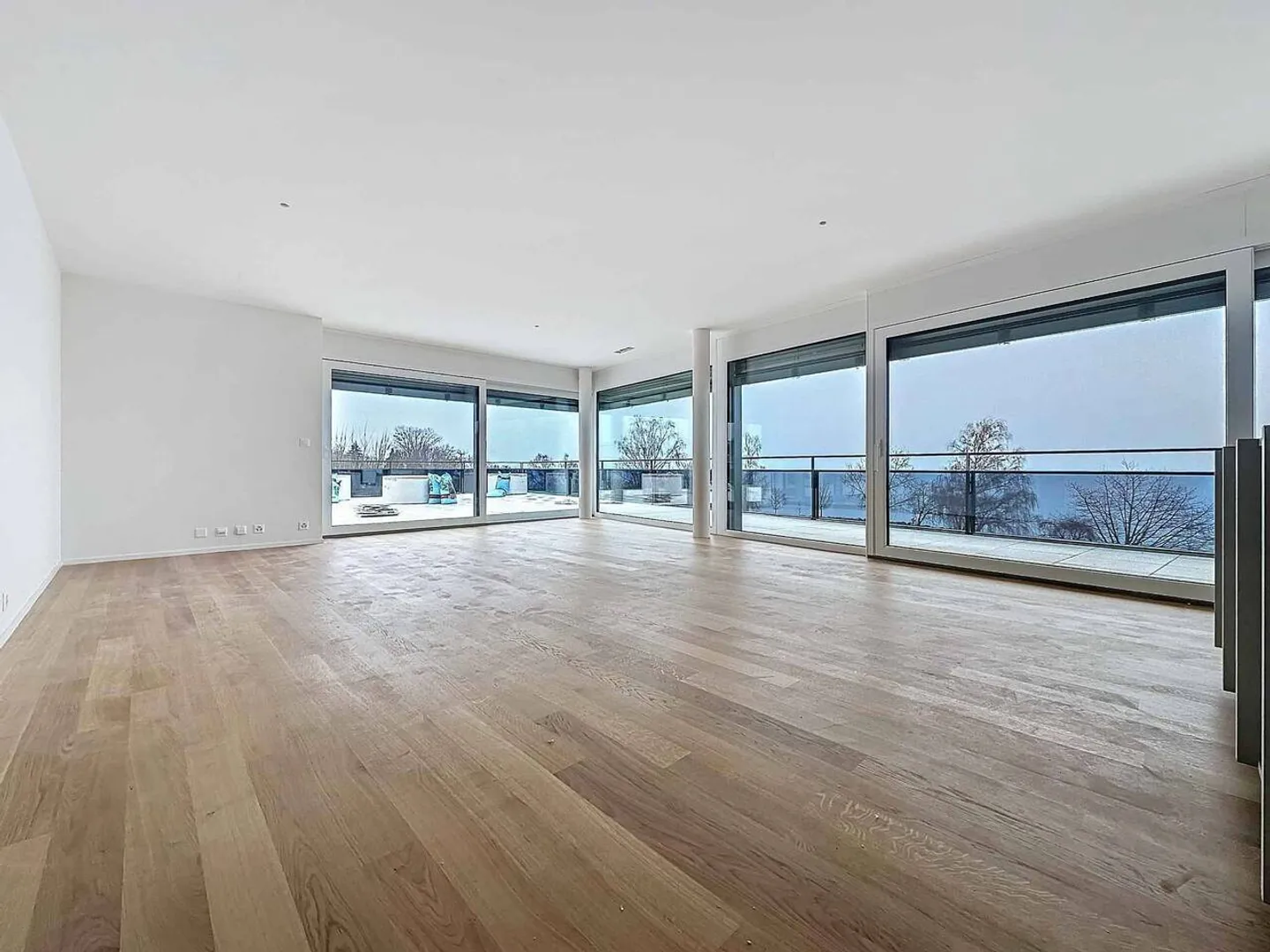 5,5-Zimmer-Penthouse mit 249 m2 Dachterrasse im 4. Stock mit Aufzug - Foto 4 von 12