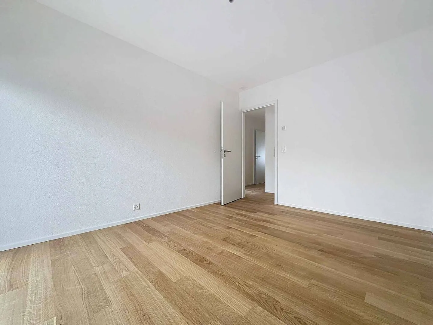 5,5-Zimmer-Penthouse mit 249 m2 Dachterrasse im 4. Stock mit Aufzug - Foto 6 von 12