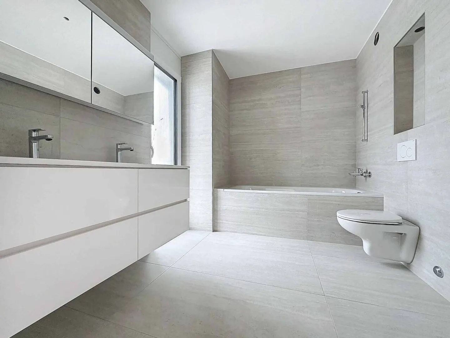5,5-Zimmer-Penthouse mit 249 m2 Dachterrasse im 4. Stock mit Aufzug - Foto 7 von 12