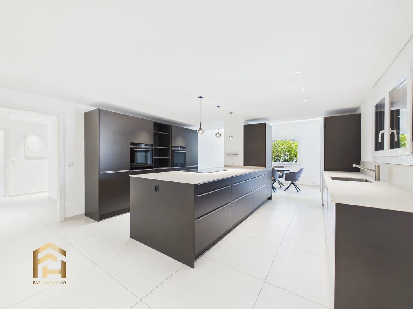 Above the rooftops of Naters - Modern penthouse apartment with exclusive kitchen - Photo 2 of 13
