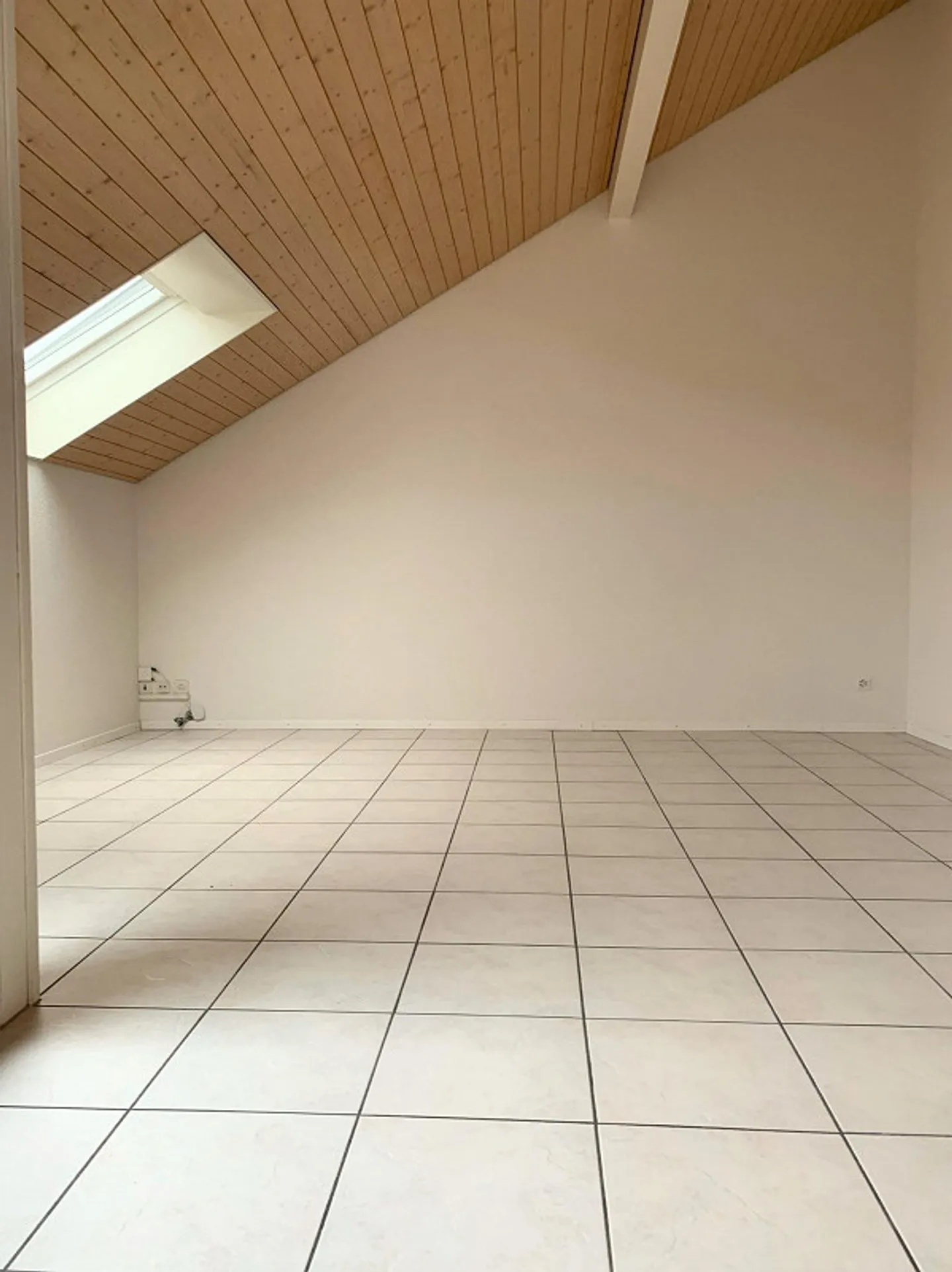 Charmante Dachwohnung mit Cheminée - Foto 6 von 17