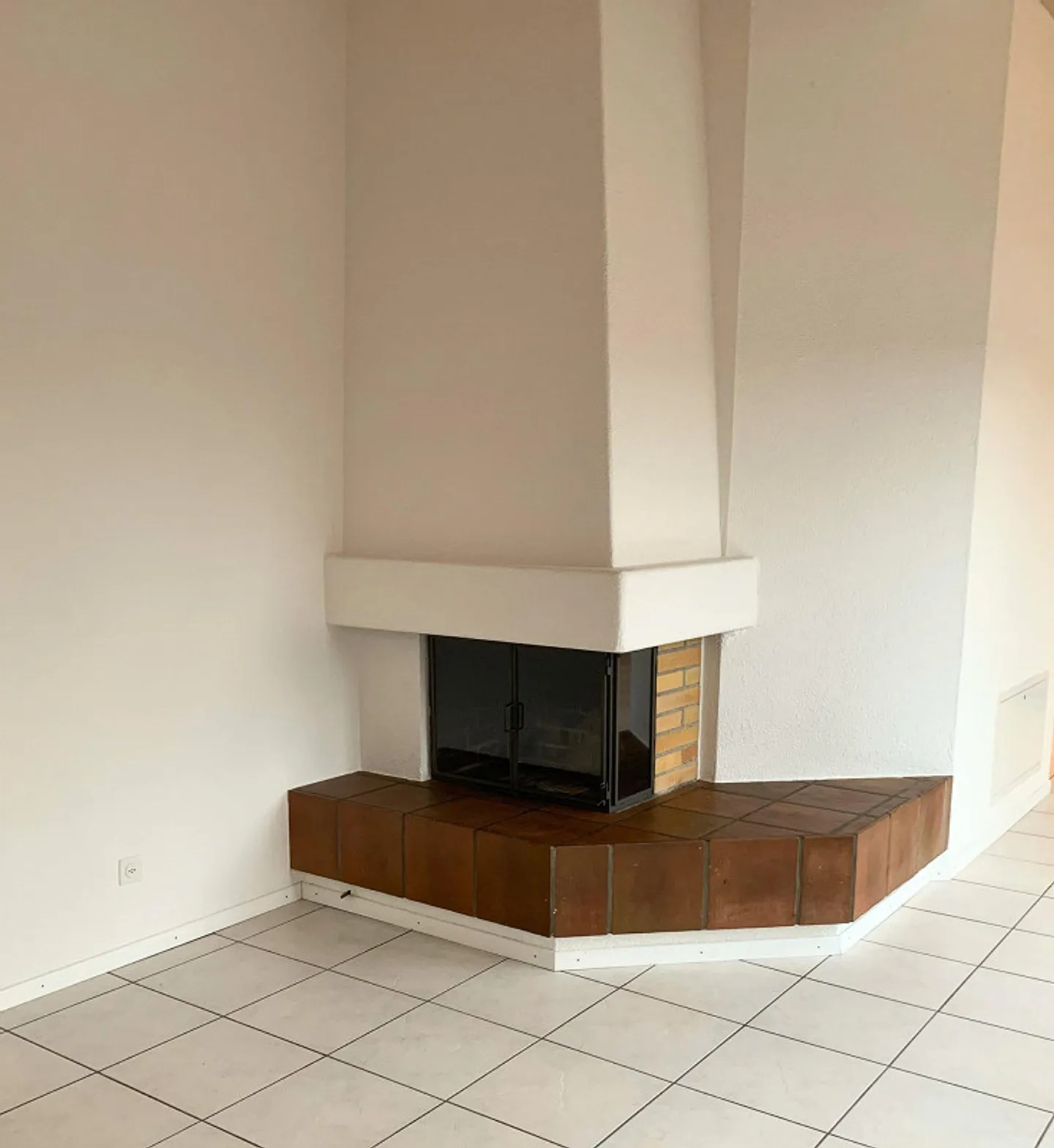 Charmante Dachwohnung mit Cheminée - Foto 4 von 17
