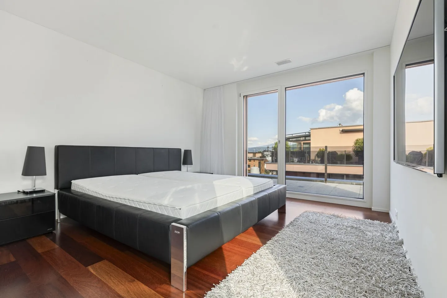 Moderne 3.5-Zimmer-Attikawohnung mit Seesicht in Altendorf - Foto 7 von 15