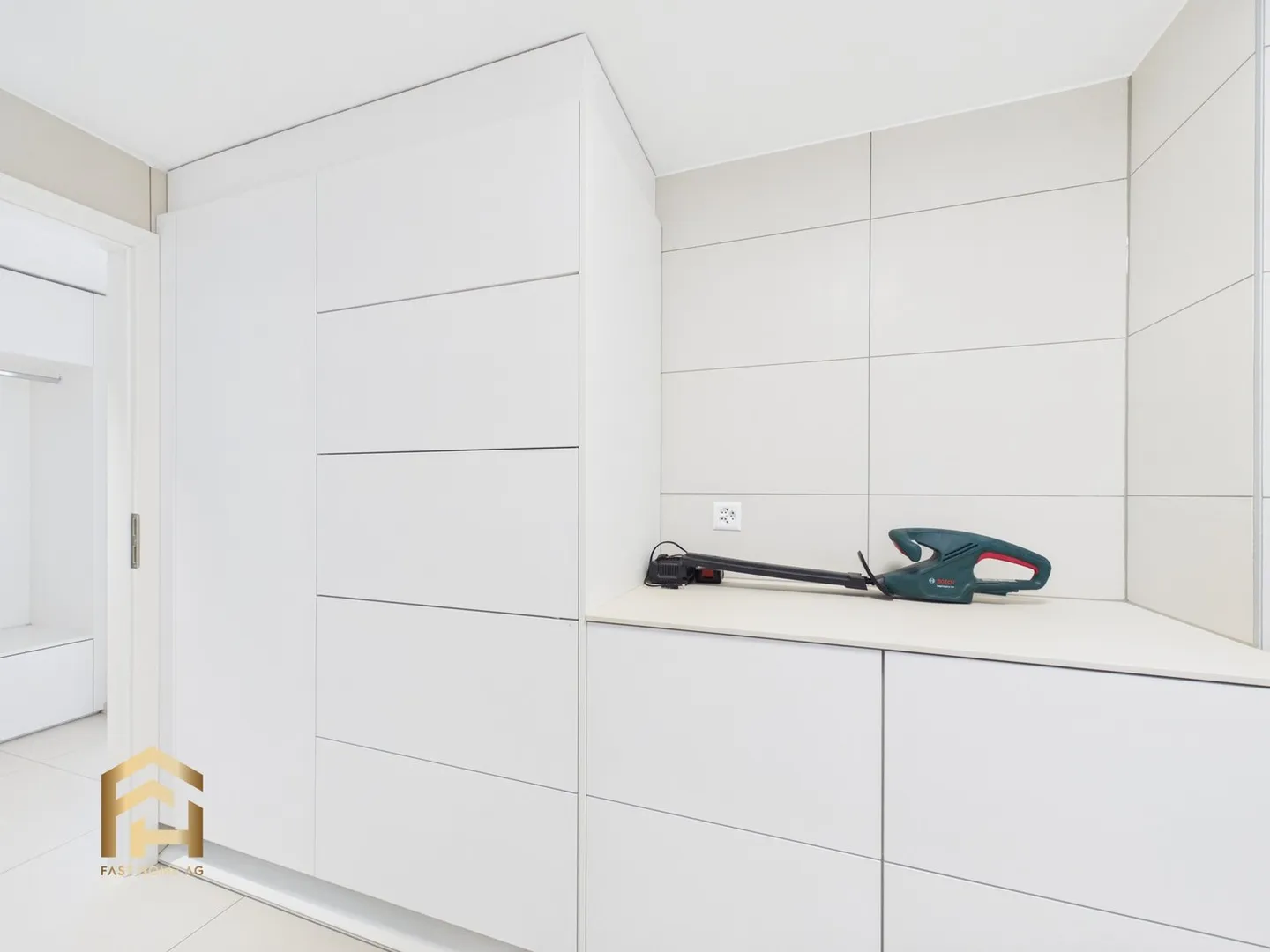 Above the rooftops of Naters - Modern penthouse apartment with exclusive kitchen - Photo 5 of 13