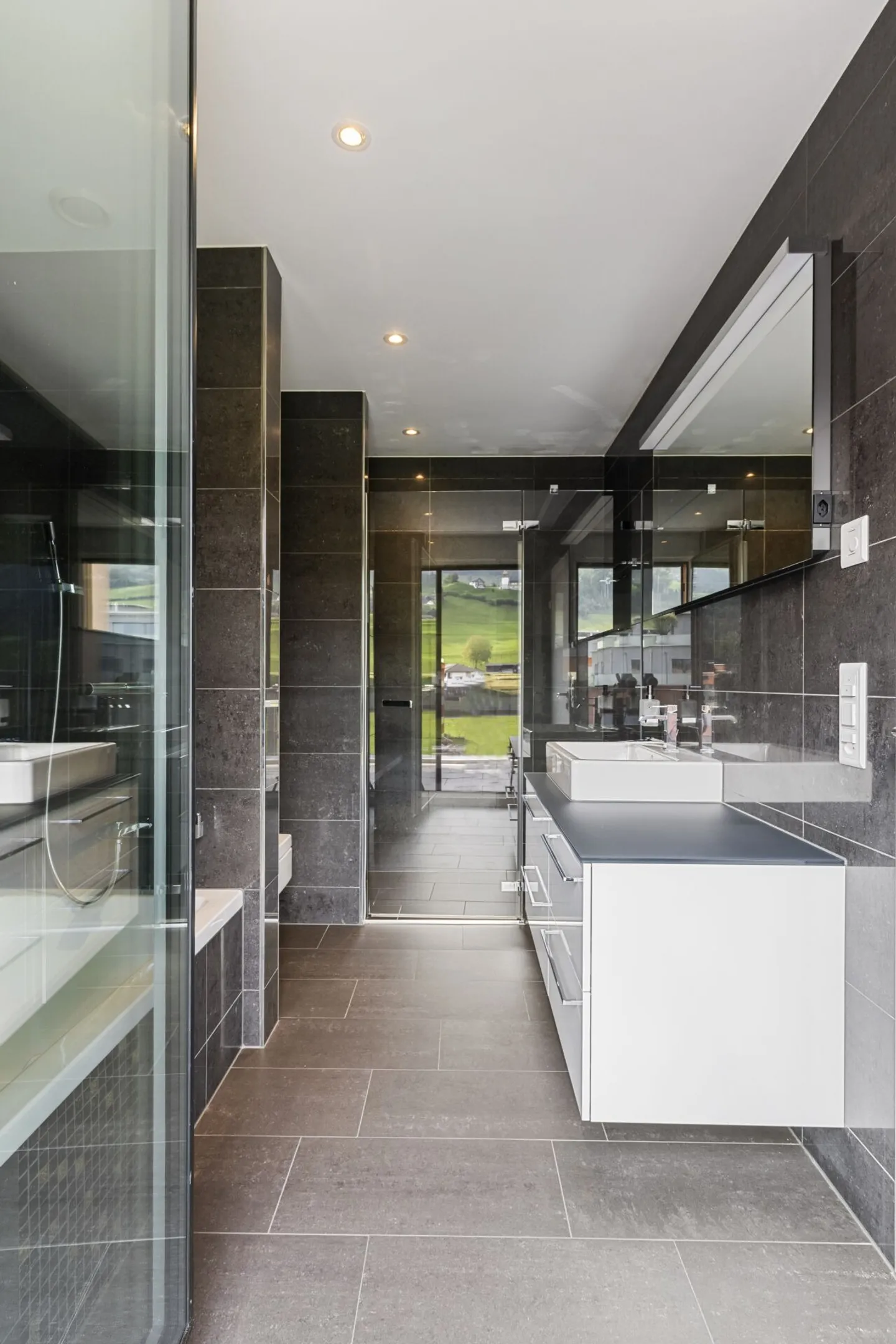 Moderne 3.5-Zimmer-Attikawohnung mit Seesicht in Altendorf - Foto 10 von 15