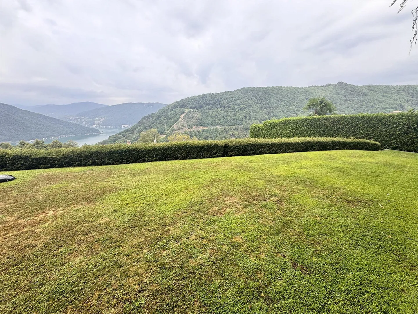 Terreno Edificabile con Vista Lago - Foto 1 di 4