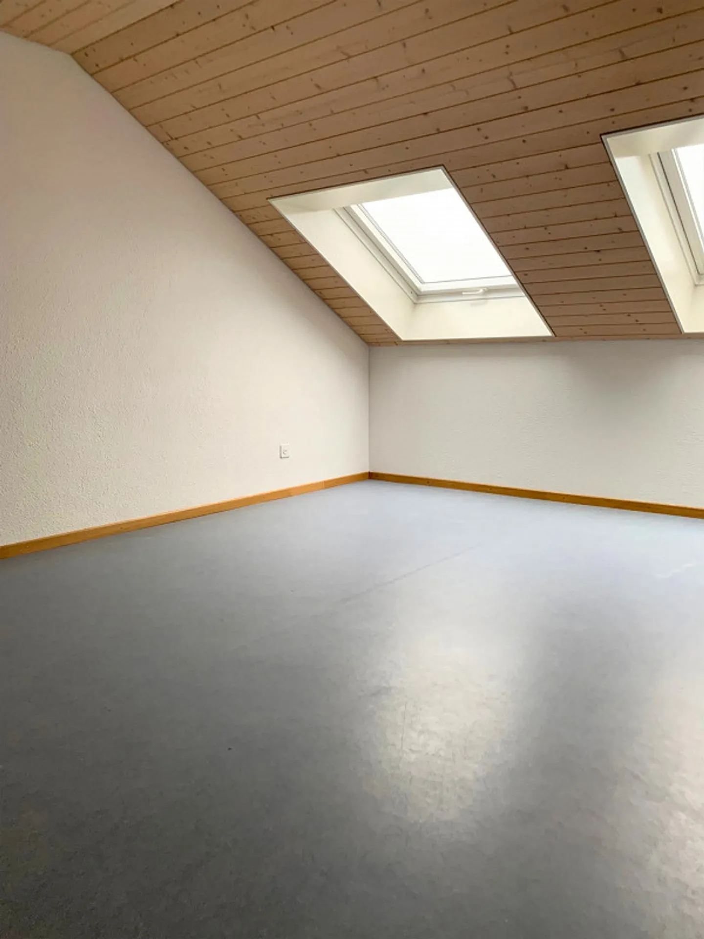 Charmante Dachwohnung mit Cheminée - Foto 13 von 17