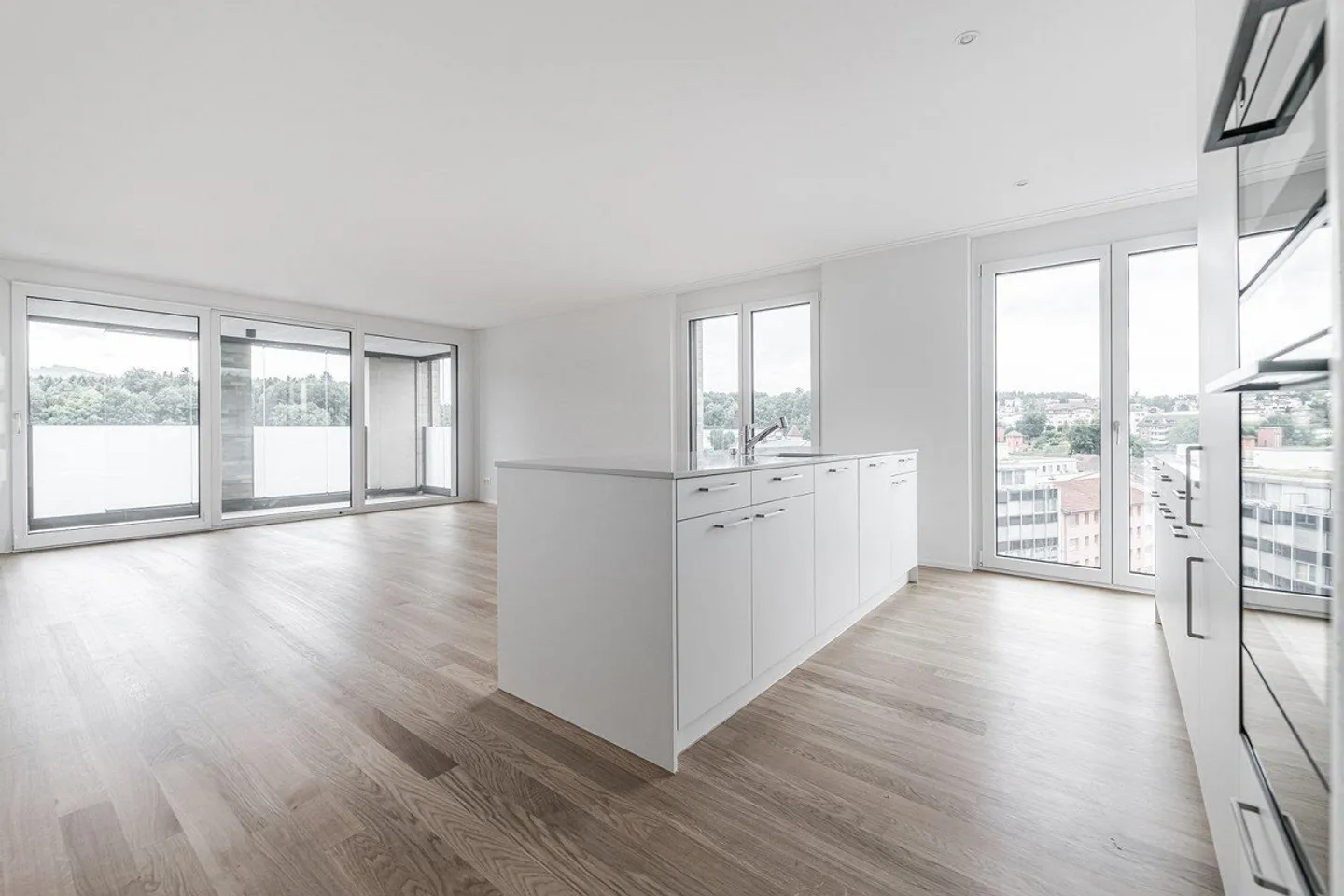 Living at the Pulse - CENTRAL PLAZA Emmenbrücke - Photo 2 of 10