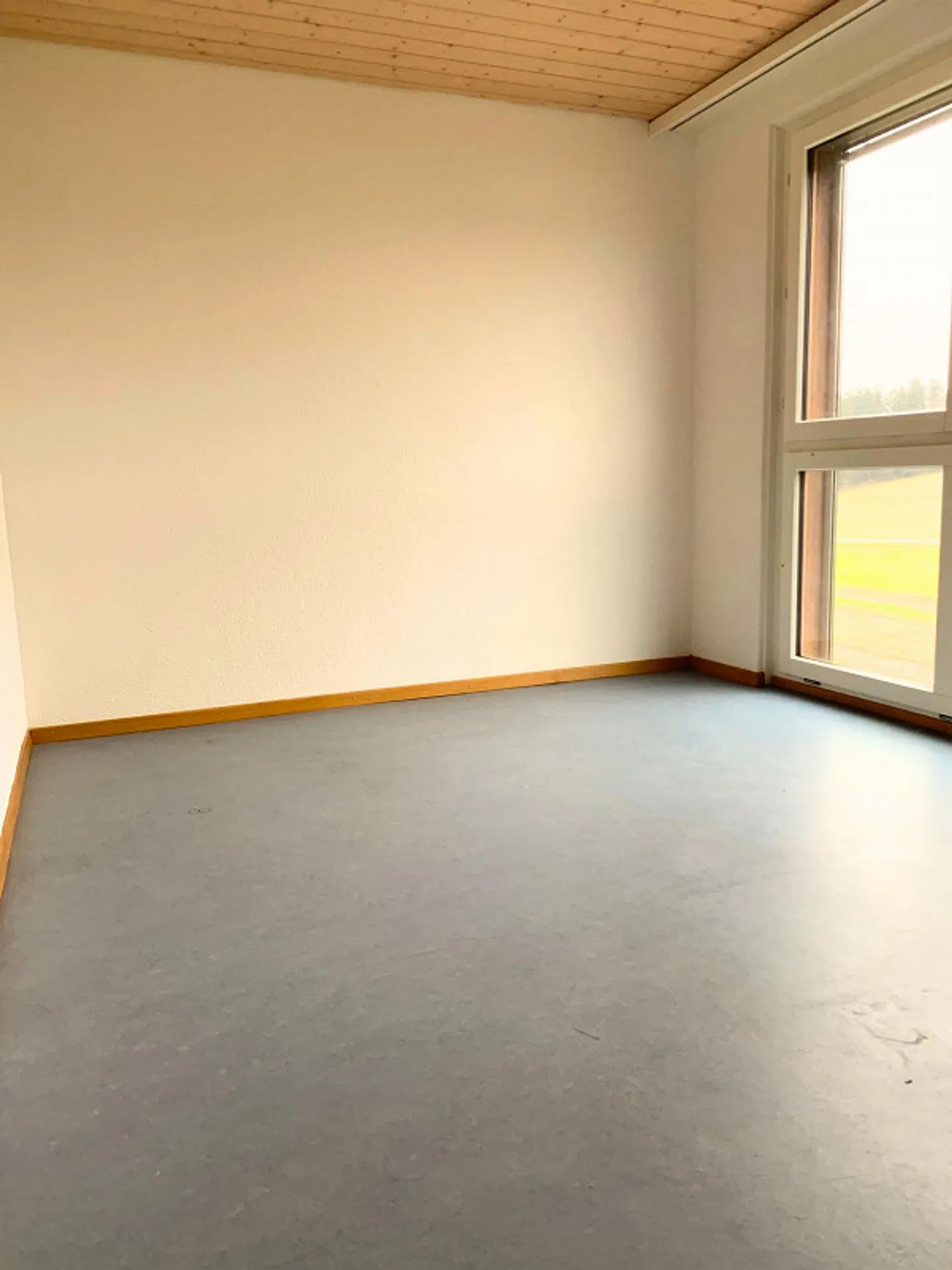 Charmante Dachwohnung mit Cheminée - Foto 14 von 17