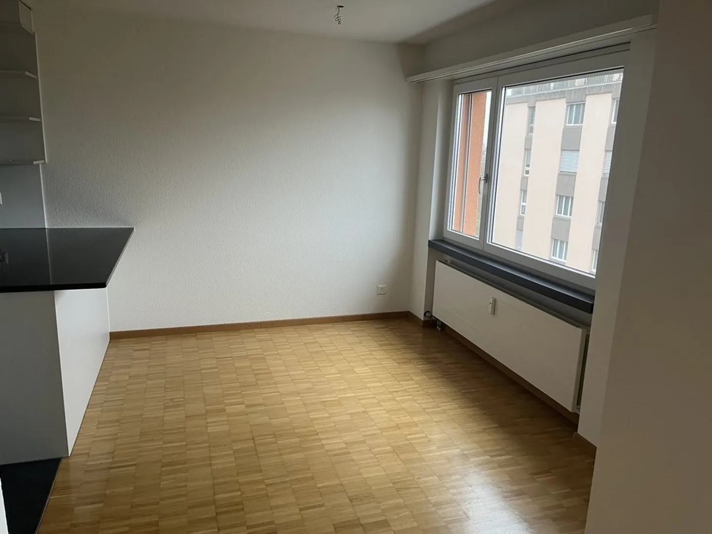 Appartement spacieux de 5,5 pièces - situé au centre et au calme - Photo 3 sur 12