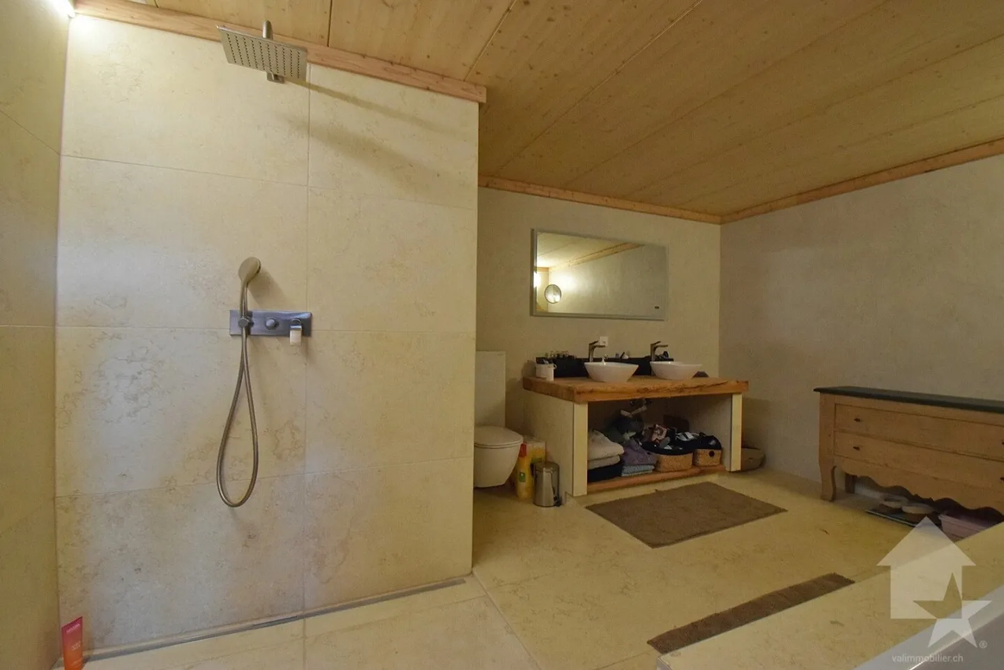 Chalet spacieux rénové avec terrasse - Photo 15 sur 19