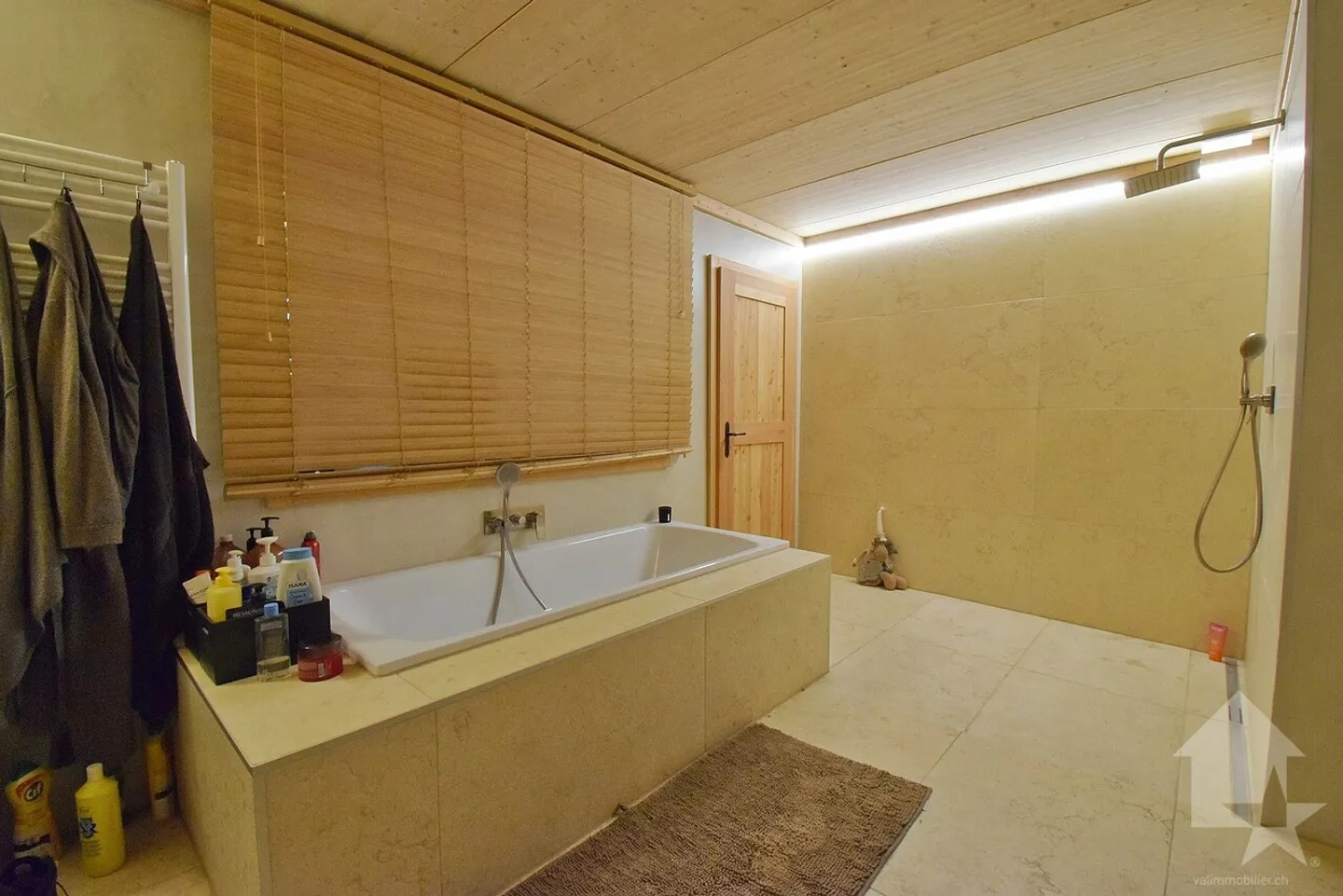 Chalet spacieux rénové avec terrasse - Photo 16 sur 19